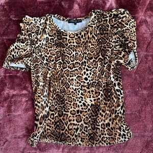 Generation Love leopard print s/s top. Size S. Ruched shoulder seam. Very cute!